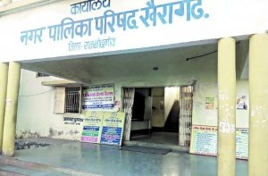 खैरागढ़ की सियासत: घोड़ा बोला, प्यादे मौन... पहचान कौन?