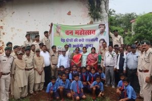 पूर्व माध्यमिक शाला में आयोजित किया गया वन महोत्सव