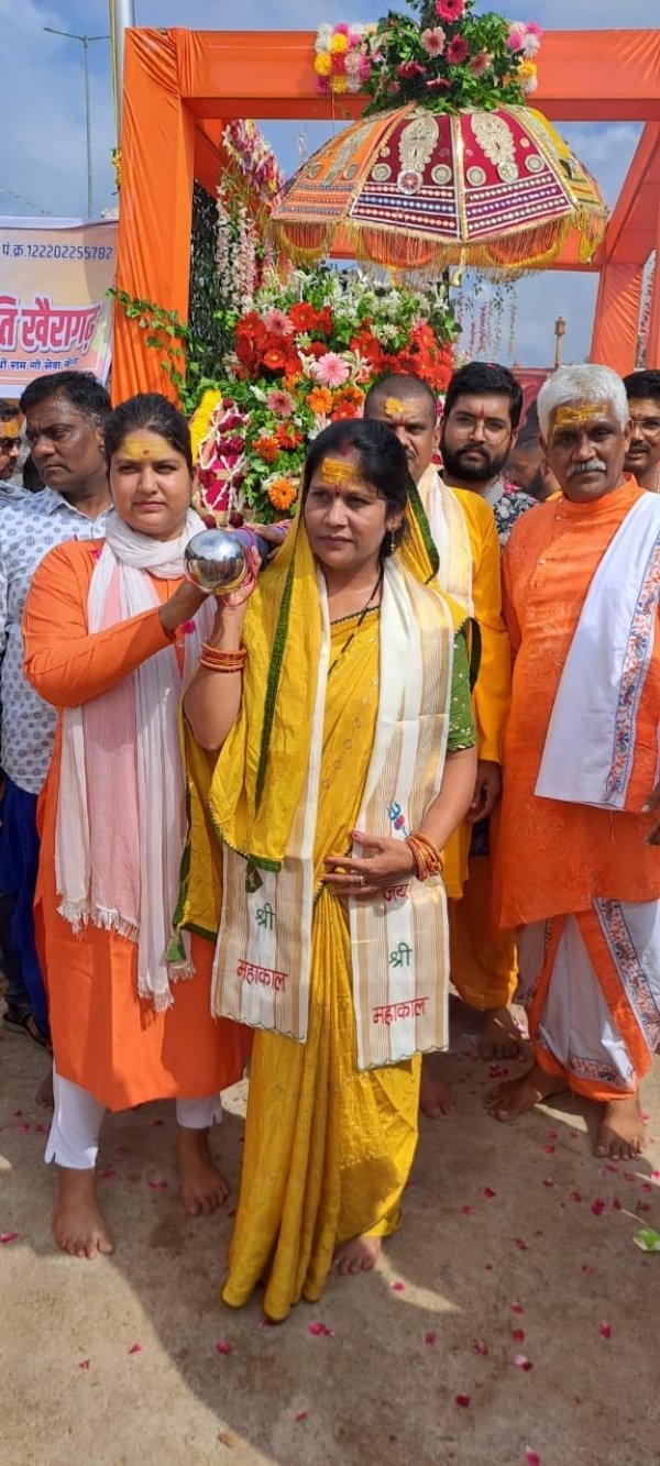 महाकाल की पालकी यात्रा में शामिल हुईं विधायक