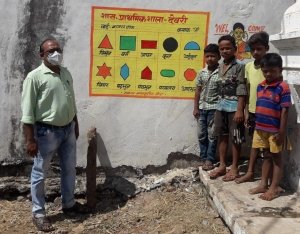 शासकीय प्राथमिक शाला देवरी, गाँव की दीवारों पर प्रिंटरिच वातावरण का निर्माण