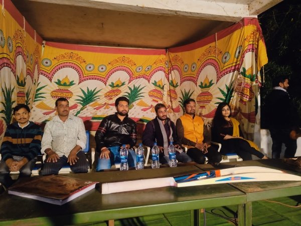 स्व.देवव्रत की स्मृति में सलोनी में आयोजित हुई क्रिकेट प्रतियोगिता