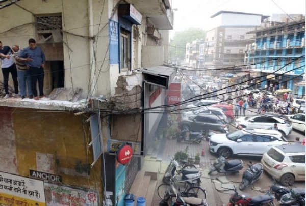 रायपुर: एमजी रोड पर स्थित कॉम्पलेक्स में लगी आग, ट्रांसफार्मर में शॉर्ट सर्किट से हुआ हादसा.