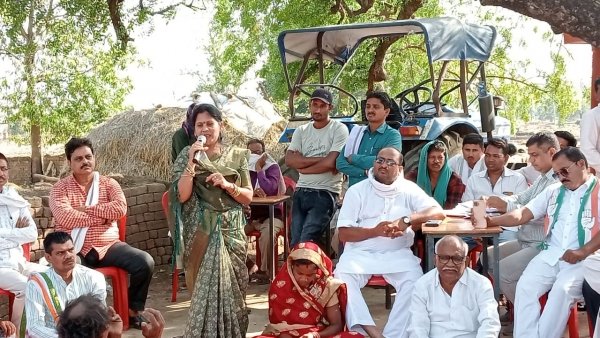 खुड़ मुड़ी में विधायक ने ली बैठक