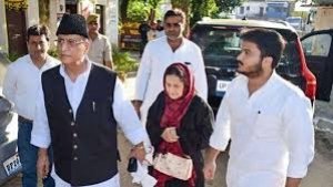मेरे साथ आतंकवादियों जैसा व्&zwj;यवहार कर रही योगी सरकार : आजम खान