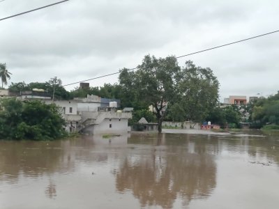 व्यंग्यात्मक विशेष रिपोर्ट "बाढ़ में डूबा खैरागढ़, योजनाओं में डूबी ईमानदारी"