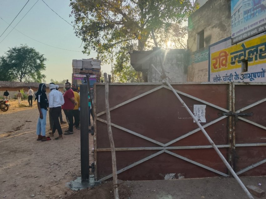 नजूल भूमि पर कब्जे को लेकर बवाल, वार्डवासियों का आरोप—सरकारी बोरिंग तक घेर ली