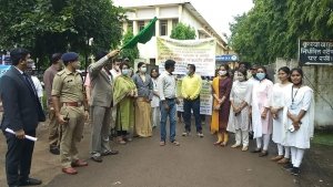 2 अक्टूबर को जिला न्यायालय परिसर से निकाली गई प्रभात फेरी