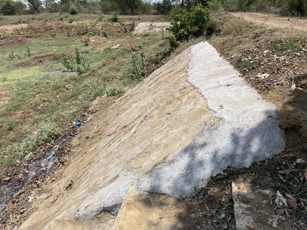 भ्रष्टाचार : तालाब सौंदर्यीकरण में खर्चे 80 लाख,कहीं पिचिंग उखड़ी,तो कहीं नहीं है पानी