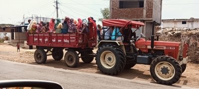 खैरागढ़ यातायात पुलिस की मुहिम: सड़क सुरक्षा के लिए सख्ती और संवेदनशीलता का संगम