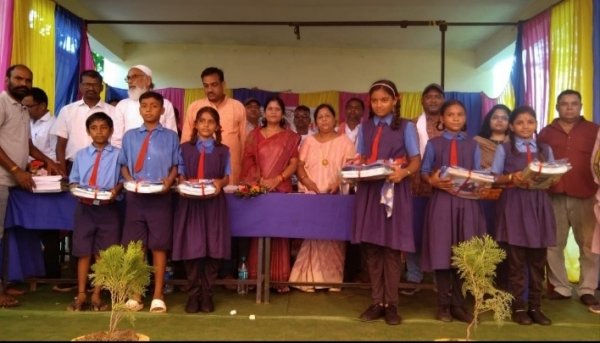 प्रवेश उत्सव : विधायक ने अमलीपारा स्कूल मरम्मत के लिए की 4 लाख की घोषणा