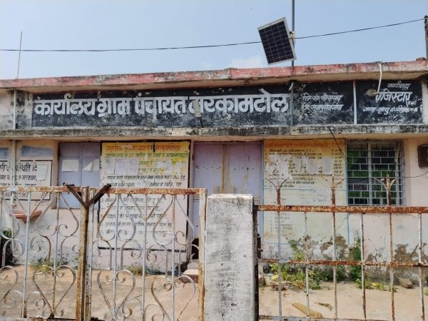 विकास के 3 लाख से किया नाश्ता, खाई मिठाई और बांटे पुरस्कार&nbsp;