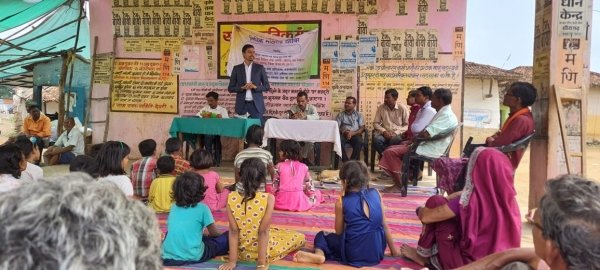 विश्व आदिवासी दिवस के अवसर पर न्यायाधीश ने आदिवासियों को बताएं उनके कानूनी अधिकार