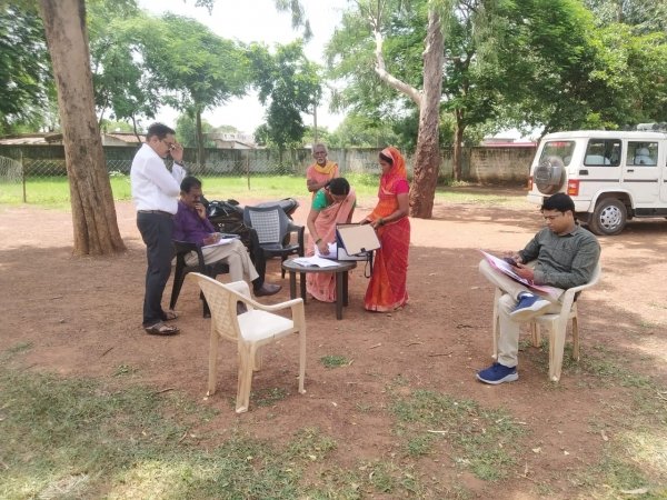 संक्षिप्त पुनरीक्षण का जिला रजिस्ट्रीकरण अधिकारी ने किया निरीक्षण