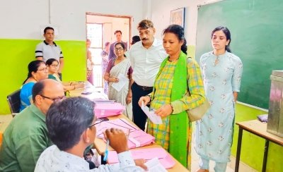 डाक मतपत्र से निर्वाचन में संलग्न 808 कर्मचारियों ने किया मतदान