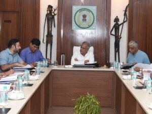 छत्तीसगढ़ सरकार का बड़ा फैसला : 31 मार्च तक मुख्यमंत्री और मंत्रीयो से आमलोग नहीं मिल पाएंगे, डाक या ईमेल के जरिए अपनी समस्याएं बताएंगे