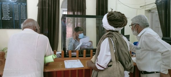 नवीन सिंह पर मंदिर के कमरों पर कब्ज़ा करने का लगा आरोप&nbsp;