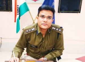 IPS अधिकारियों की फेरबदल - IPS आरिफ शेख होंगे एंटी करप्शन ब्यूरो के प्रमुख, IPS नेहा चंपावत को मिला गृह विभाग
