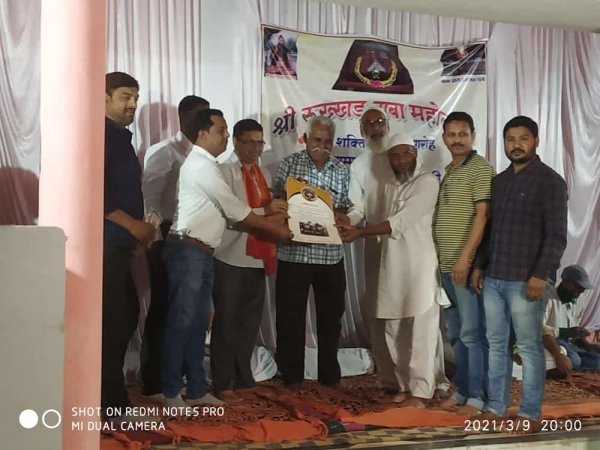 बाबा के दरबार में वरिष्ठ कांग्रेसी के बोल से&nbsp;गरमाएगी सियासत&hellip; युवाओं से ये कैसी अपील कर गए गुलाब चोपड़ा