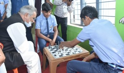 मुख्यमंत्री ने शतरंज की बिसात पर चली चालें और कैरम पर भी आजमाया हाथ&hellip;