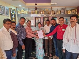 कर्मचारी - अधिकारी फ़ेडरेशन ने सौंपा विधायक को ज्ञापन&nbsp;