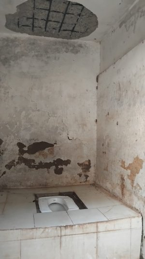 शर्मनाक : स्वच्छ भारत मिशन की उड़ रही धज्जियाँ,नहीं सार्वजनिक शौचालयों का श्रृंगार, जेडी ने कहा - शिकायत मिली तो कराएँगे जांच&nbsp;