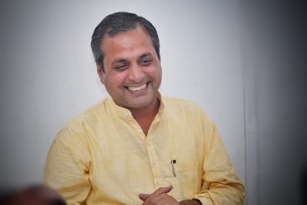 "समझ लीजिए कि आप 14 दिन के लिए अपने मामा के यहाँ घूमने आए हैं, इसके बाद पापा के पास जाना है" : विधायक शैलेश पांडे