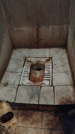 विडंबना : सार्वजनिक शौचालय में पसरी गंदगी के बावजूद दिखाया 6 माह की स्वच्छता श्रृंगार का भुगतान&nbsp;