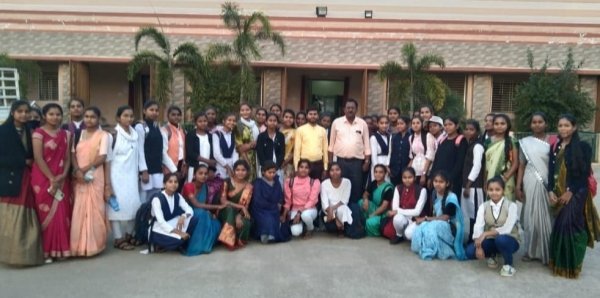 संभागीय "युवा संसद" प्रतियोगिता मे कन्या उच्चतर माध्यमिक विद्यालय की छात्राओ की जबरदस्त प्रस्तुति '