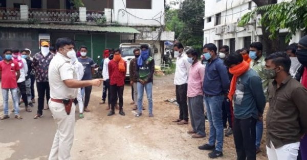 राजधानी में पुलिस ने आज 40 से ज्यादा चाकूबाज की लगयी क्लास