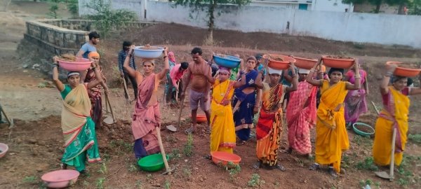 स्वच्छता अभियान-मुतेड़ा,नवागांवकला के तालाबों की ग्रामीणों ने की सफाई