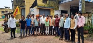 तिरंगे के अपमान के विरोध में थाना पहुंचे भाजपा के कार्यकर्ता