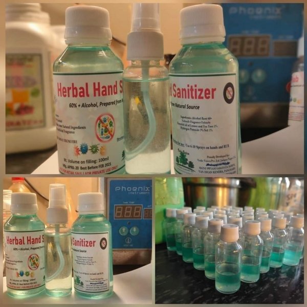 जशपुर की महिलाओं ने महुआ से बनाया हर्बल हैंडसैनिटाइजर।