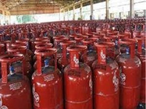 LPG Subsidy: सब्सिडी छोड़कर अब पचता रहे हैं उपभोक्ता