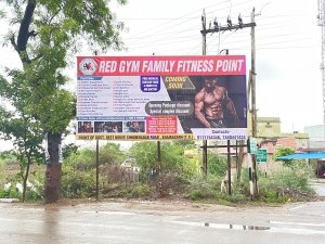 शहर में अवैध होर्डिंग की भरमार, पालिका मालामाल