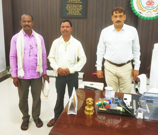 भारत के राष्ट्रपति से मिलकर लौटे प्रतिनिधियों ने की कलेक्टर से भेंट