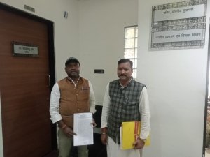 पूर्व अध्यक्ष के पार्षद पद से बर्खास्तगी व एफ़आईआर की मांग&nbsp;