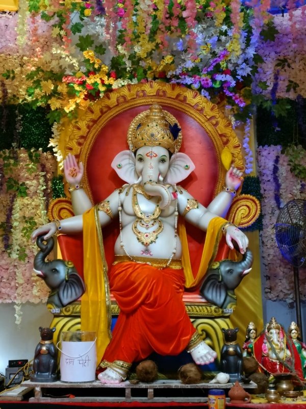 फतेह मैदान के मुख्य गेट के नीचे विराजते हैं खैरागढ़ के राजा