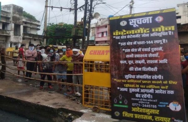 मंगल बाजार स्थित कन्टेनमेंट जोन के रहवासियों ने किया जमकर हंगामा, कहा जरूरी सुविधा नहीं दी जा रही