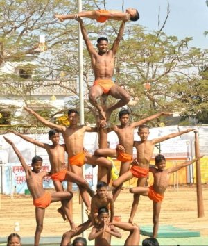 अबूझमाड़ी बच्चों के हैरतअंगेज करतब देख गदगद हुए सीएम, बच्ची की मांग पर दी बेहतर डाइट की व्यवस्था&hellip; देखिए वीडियो