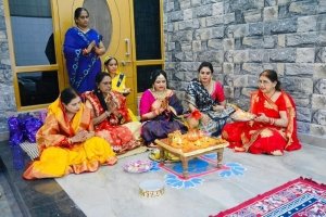 'करवा चौथ' के अवसर आज स्वामी विवेकानंद उत्कर्ष परिषद द्वारा सुंदर नगर में मनाया