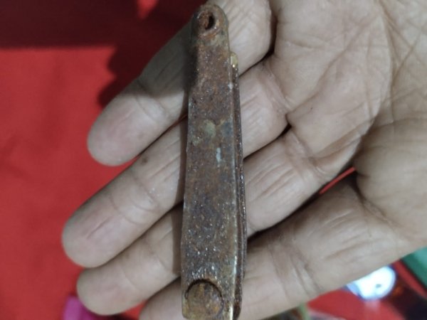 भ्रष्टाचार: दुगने कीमत पर खरीदे जंग लगे नेलकटर व खाली टॉयलेट क्लीनर के डिब्बे