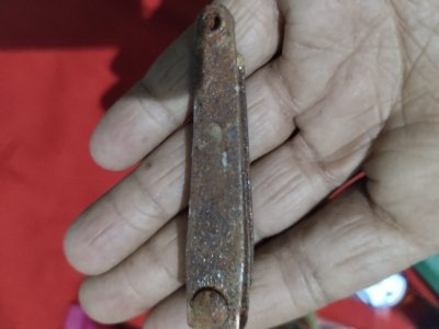 भ्रष्टाचार: दुगने कीमत पर खरीदे जंग लगे नेलकटर व खाली टॉयलेट क्लीनर के डिब्बे