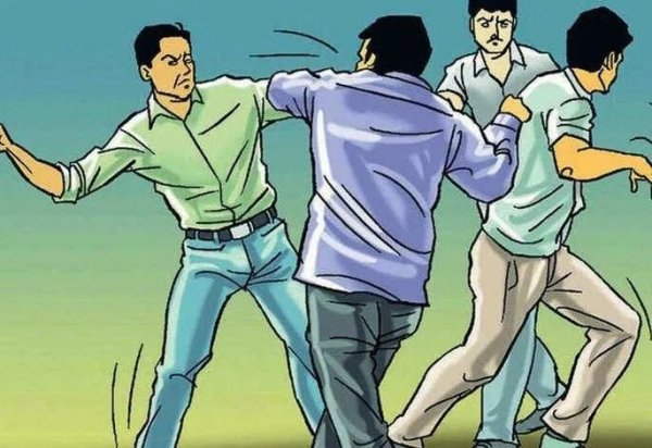 पारिवारिक रंजिश में हिंसा: धारदार हथियार से हमला, तीन आरोपी के खिलाफ मामला दर्ज