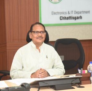 स्कूल शिक्षा मंत्री डॉ. टेकाम ने ''पढ़ई तुंहर दुआर&rsquo;' और निजी विद्यालयों में शुल्क वसूली की शिकायत पर चर्चा